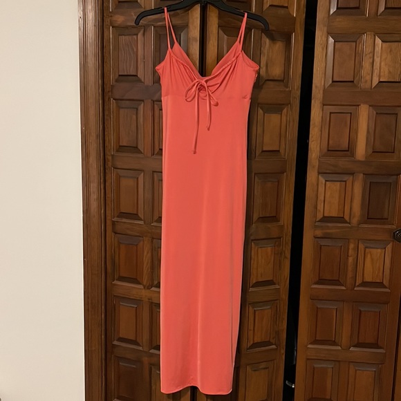 Express Body Contour Ruched Midi Dress With Built-In Shapewear. Coral Orange SM - Picture 4 of 8